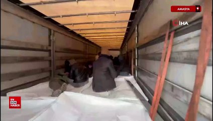 Amasya'da Rusya'dan gelen ham kauçuk yüklü tırdan 24 kaçak göçmen çıktı
