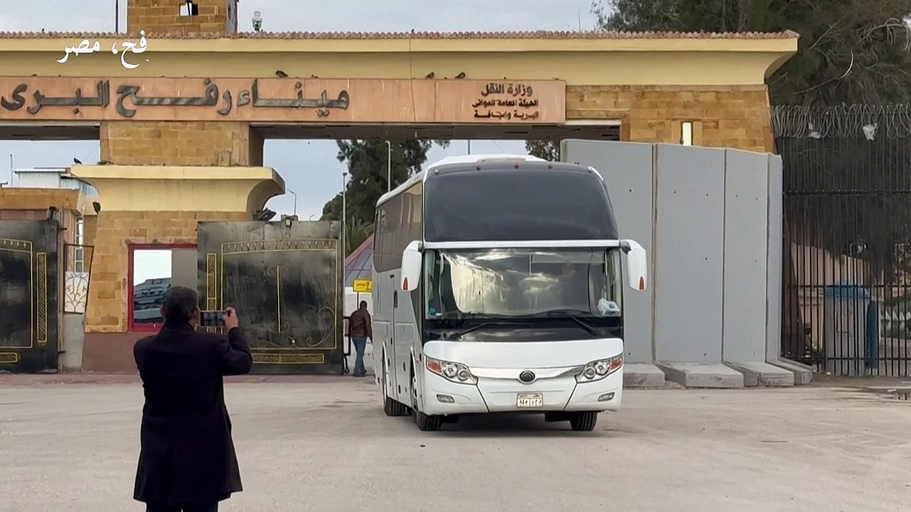 المعتقلون الفلسطينيون المقرر إبعادهم إلى مصر يصلون إلى معبر رفح