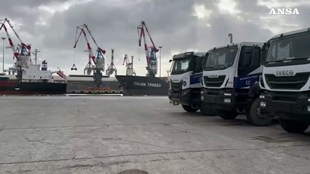 Food for Gaza , l'Italia invia nella Striscia 15 camion di aiuti umanitari