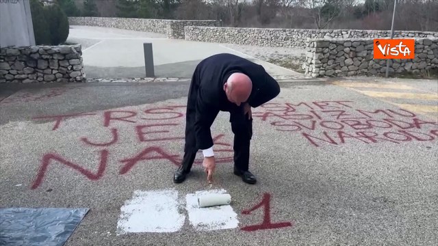 Vandalizzata foiba Basovizza alla vigilia del 10 Febbraio, il sindaco di Trieste rimuove le scritte