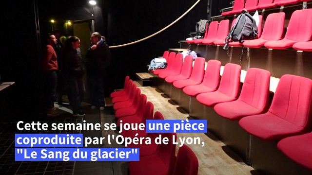 En Auvergne-Rhône-Alpes, un camion-opéra enchante les campagnes