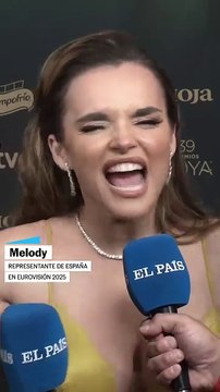 Melody canta 'Esa diva' a El País en la alfombra roja de los Goya