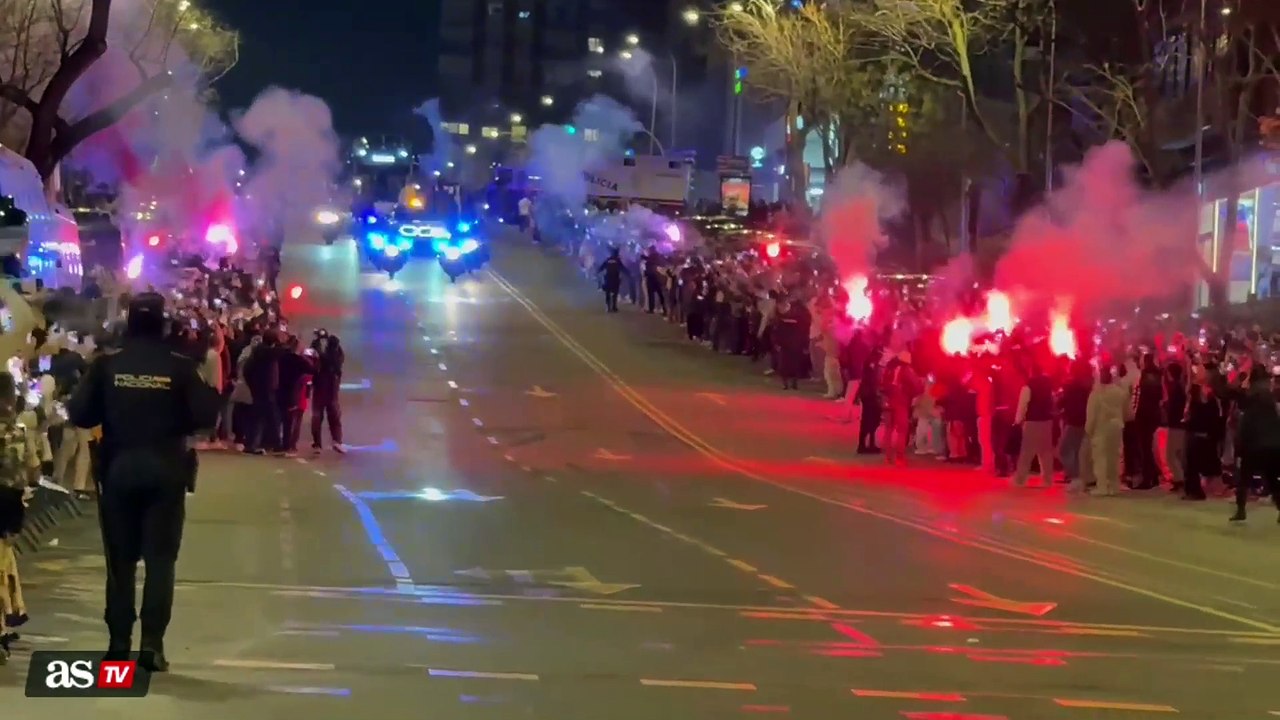 Recibimiento al bus del Real Madrid para el derbi