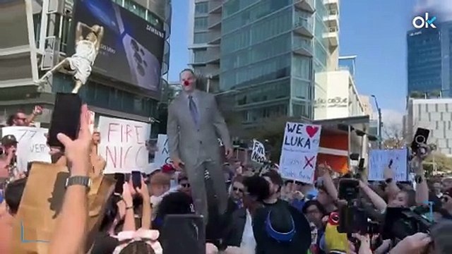 Dallas se echa a la calle con manifestaciones a favor de Doncic y contra los dueños de los Mavericks