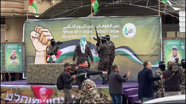 Hamás libera a tres rehenes israelíes a cambio de 183 presos palestinos