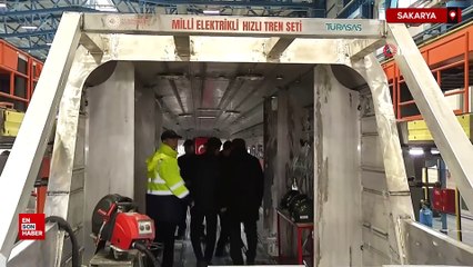 Bakan Uraloğlu, ilk yerli ve milli elektrikli tren setlerinin kaynağını yaptı