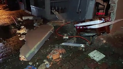 İstanbul - Çekmeköy'de otomobilin çarptığı doğal gaz kutusunda sızıntı oluştu: 'Patlasa ne olacaktı?'