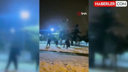 Kayseri'de Polis ve Gençlerden Kartopu Savaşı