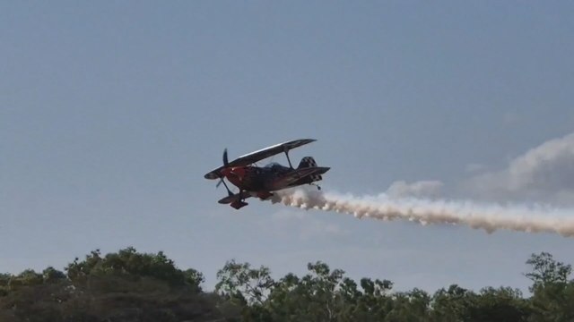 Pilotos acróbatas hacen últimas prácticas para el Festival Aéreo de Río Hato