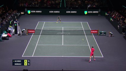 Rotterdam - Alcaraz écarte Hurkacz en trois sets et file en finale