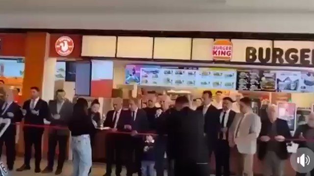 AKP'lilerin boykot ettiği restoran AKP'li yöneticilerin dualarıyla açıldı
