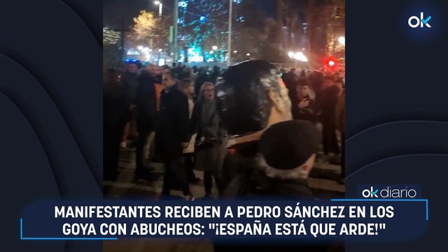 Manifestantes reciben a Pedro Sánchez en los Goya con abucheos: ¡España está que arde!
