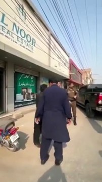 Voilà comment on punit ceux qui se garent mal au Pakistan