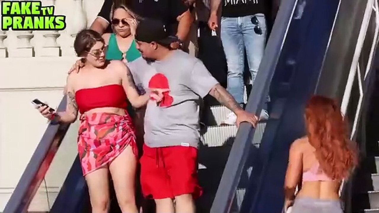 Escalator pranks couples reaction funny clips