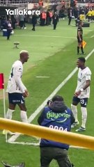 ريل_2تاليسكا يسجل مع فنربخشة أول أهدافه في الدوري التركي ويلقى عليه زجاجة مياه من جماهير الخصم أثناء احتفاله 😳