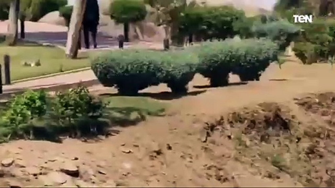 On a solemn Nile cruise...the funeral of Prince Karim Aga Khan in Aswanنیل کے ایک شاندار سمندری سفر پر... اسوان میں پرنس کریم آغا خان کا جنازہ