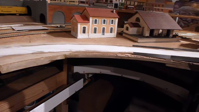 Premiers essais du Car System sur réseau de train miniature