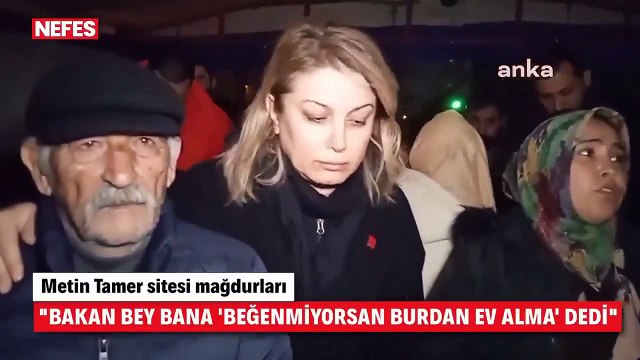 Teyze şunları söylerken hiç utanmadın mı? Allah’tan kork… Depremde 10 binlerce kişi ölmüş devlet ev yapmış vermiş, metrekaresini beğenmiyorsun!