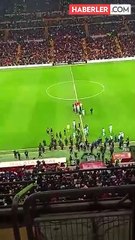 Canlı anlatım! Maç yarıda kaldı