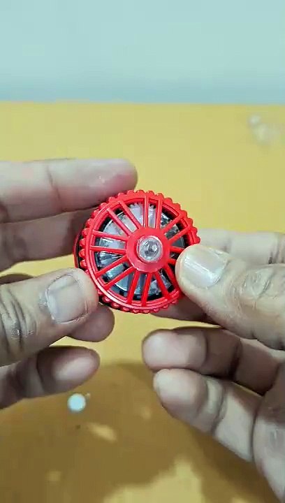 Unboxing and Review Viral Sparkling Spinning Toy – Is It Worth the Hype