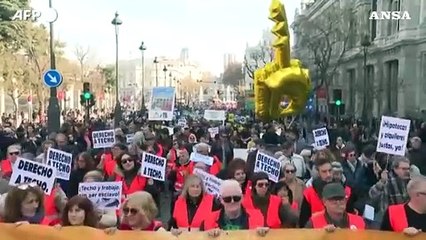 In migliaia in strada a Madrid contro l'aumento dei prezzi delle case
