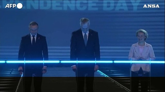 Von der Leyen: I Baltici collegati alla rete elettrica Ue. Basta minacce dalla Russia