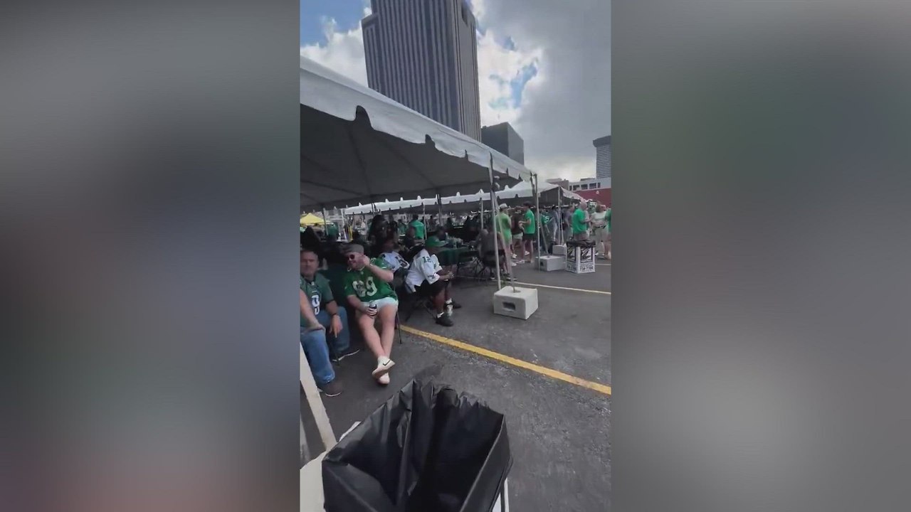 Philadelphia Eagles fans electrify Super Bowl stadium with unstoppable 'Birds' takeover