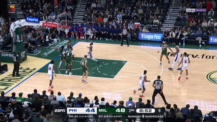 NBA : Lillard en XXL, les Bucks dominent les Sixers 🏀