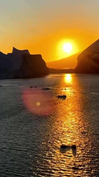 MAGNIFIQUE SUNSET sur le passage Lemaire en Antarctique