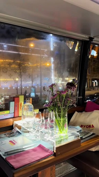 dîner dans un bus?? 🤪