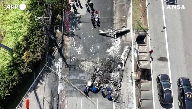 Brasile, incidente aereo a San Paolo: una veduta dall'alto dei rottami