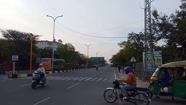 Rajasthan Weather : तापमान चढ़ने से जयपुर में सर्दी के तेवर गायब, हल्के बादल छाए