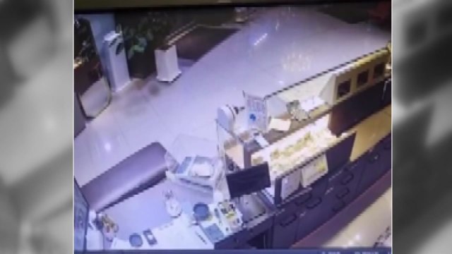 금은방에서 2천7백만 원어치 훔쳐 도주...남성 추적 / YTN