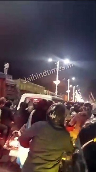 Mahakumbh Big News : प्रयागराज में लाखों श्रद्धालु 'रोड अरेस्ट', 300 किलोमीटर पहले पुलिस की हिदायत- मत जाइए