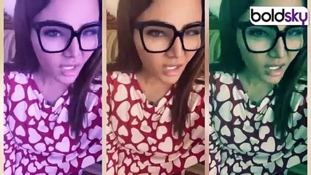 Rakhi Sawant की Bridal Look में Pakistan Flight में Entry, Actress Hania Airport पर Welcome करते..