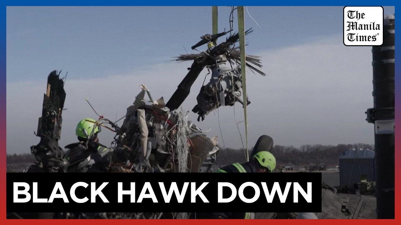 Black Hawk helicopter wreckage hoisted out of Potomac River