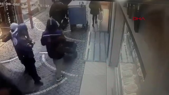 Kadın kılığına girerek 50 bin dolarlık hırsızlık yapan 2 şüpheli yakalandı