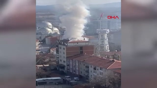 Ankara'da 7 katlı binanın çatısında yangın çıktı