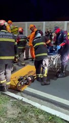 Corpo de Bombeiros resgata vítima em acidente entre carro e coqueiro