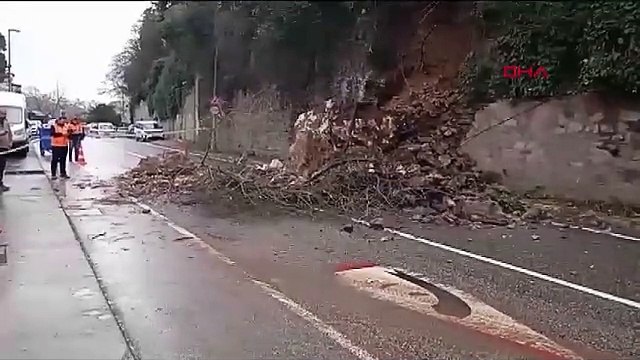 İstanbul'da istinat duvarı çöktü, yol trafiğe kapandı