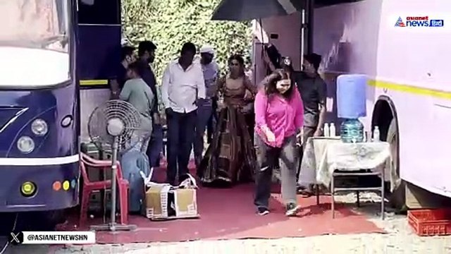 वैनिटी वैन में कैसे तैयार होकर निकले हैं CELEBS, Bhumi Pednekar का अंदाज। Movie Mere Husband Ki Biwi