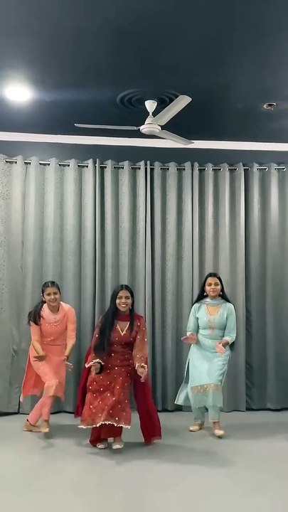 Bhabhi meri gutt karde _ #trendingshorts #youtubeshorts #explore #bhangra #giddha #music #song #fyp