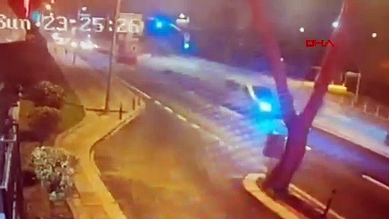 İstanbul- Zeytinburnu'nda hafif ticari aracın çarptığı anne öldü, kızı ağır yaralandı