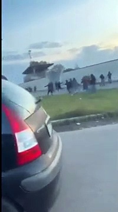 Trepuzzi-Locorotondo, scontri tra tifosi davanti allo stadio: il video choc. Famiglie in fuga