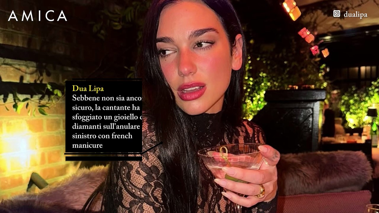 Le manicure da anello di fidanzamento (amate delle celeb)