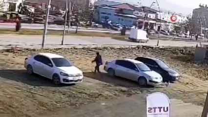 Bu da maganda horoz! Sayaç okumaya gelen görevliye bakın ne yaptı