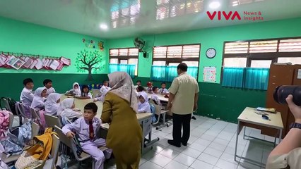 Senyum Prabowo Dapat Hadiah Boneka Saat Tinjau MBG di Bogor