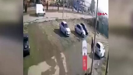 Doğal gaz faturası için gelen görevliyi horoz kovaladı!