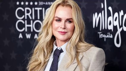 Nicole Kidman in cravatta ai Critics Choice Awards