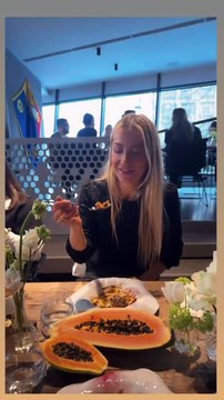 Flavia Mihasan - 21-23.01.2025 \La eveniment, la cerșit: Institut Esthederm. Acasă, în living, cu boracii. \ În aeroport și în avion, zburând către Maldive, cu puradeii, Mariusticlă și iubițelul.